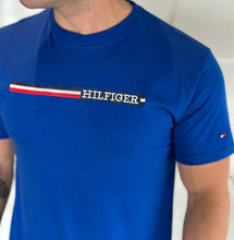 Carregar imagem no visualizador da galeria, Camiseta TH Estampado Dtlh Listra Centro - Azul Royal
