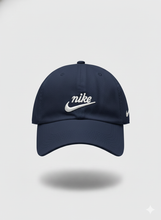 Carregar imagem no visualizador da galeria, Boné Nike - A.Marinho Logo Branco