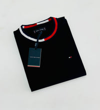 Carregar imagem no visualizador da galeria, Camiseta Básica TH - Preto Dtlh Gola