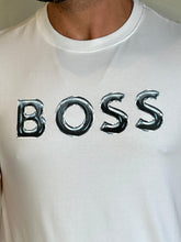 Carregar imagem no visualizador da galeria, Camiseta Estampada Boss - Branco Logo Centro