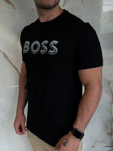 Carregar imagem no visualizador da galeria, Camiseta Estampada Boss - Preto Logo Centro