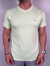 Carregar imagem no visualizador da galeria, Camiseta Tommy Básica