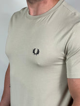 Carregar imagem no visualizador da galeria, Camiseta FP Básica - Bege Logo Preto Bordado