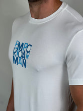 Carregar imagem no visualizador da galeria, Camiseta EA Estampada - Branco Logo Centro Escrito
