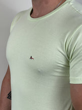 Carregar imagem no visualizador da galeria, Camiseta ARM Básica - Bordado - Verde Limão