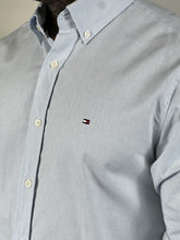 Carregar imagem no visualizador da galeria, Camisa Social TH Oxford - M/L -Azul Jeans