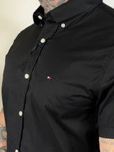 Carregar imagem no visualizador da galeria, Camisa Social TH Oxford - M/C - Preto