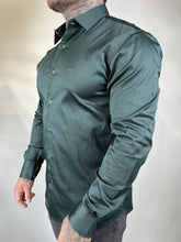 Carregar imagem no visualizador da galeria, Camisa Social HB Acetinada - M/L - V. Militar