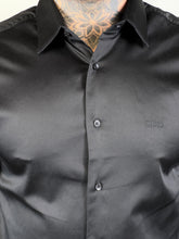 Carregar imagem no visualizador da galeria, Camisa Social HB Acetinada - M/L - Preto