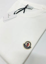 Carregar imagem no visualizador da galeria, Camiseta Básica Moncler - Branco Logo Bordado