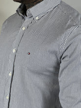 Carregar imagem no visualizador da galeria, Camisa Social TH Listrada - M/L - A. Marinho