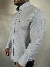 Carregar imagem no visualizador da galeria, Camisa Social TH Listrada - M/L - A. Marinho