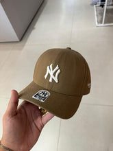 Carregar imagem no visualizador da galeria, Boné New York - Bege Logo Escrito