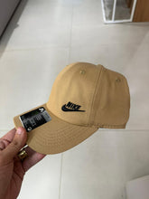 Carregar imagem no visualizador da galeria, Boné Nike - Areia Dtlh Lado