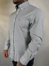 Carregar imagem no visualizador da galeria, Camisa Social TH Listrada - M/L - Preto