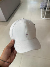 Carregar imagem no visualizador da galeria, Boné Tommy Hilfiger Básico - Branco Logo Bordado