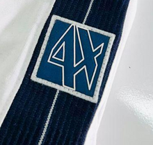 Carregar imagem no visualizador da galeria, Camiseta Básica EA - Branco Dtlh Ombro