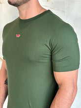 Carregar imagem no visualizador da galeria, Camiseta Básica DL - Verde Musgo Dtlh Centro