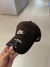 Carregar imagem no visualizador da galeria, Boné Nike - Marrom Logo Branco