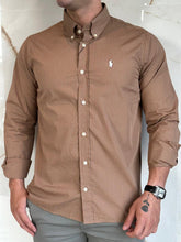 Carregar imagem no visualizador da galeria, Camisa Social RL Quadriculada M/L Tam.Especial - Caqui Logo Branco