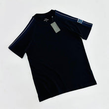 Carregar imagem no visualizador da galeria, Camiseta Básica EA - Preto Dtlh Ombro