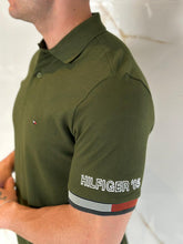 Carregar imagem no visualizador da galeria, Gola Polo TH Dtlh Bordado - Verde Militar