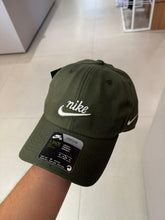 Carregar imagem no visualizador da galeria, Boné Nike - Verde Logo Branco