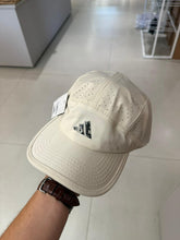 Carregar imagem no visualizador da galeria, Boné Adidas Dif. - Off-White
