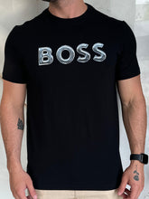 Carregar imagem no visualizador da galeria, Camiseta Estampada Boss - Preto Logo Centro
