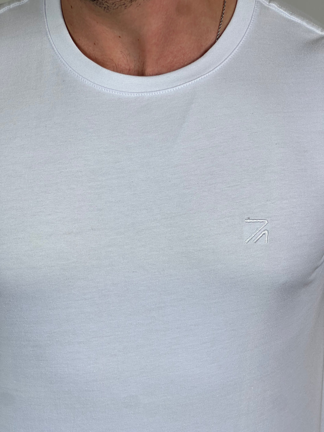 Camiseta RA Básica - Bordado - Branco