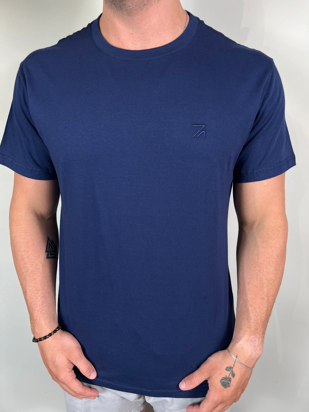 Camiseta RA Básica - Bordado - Azul marinho