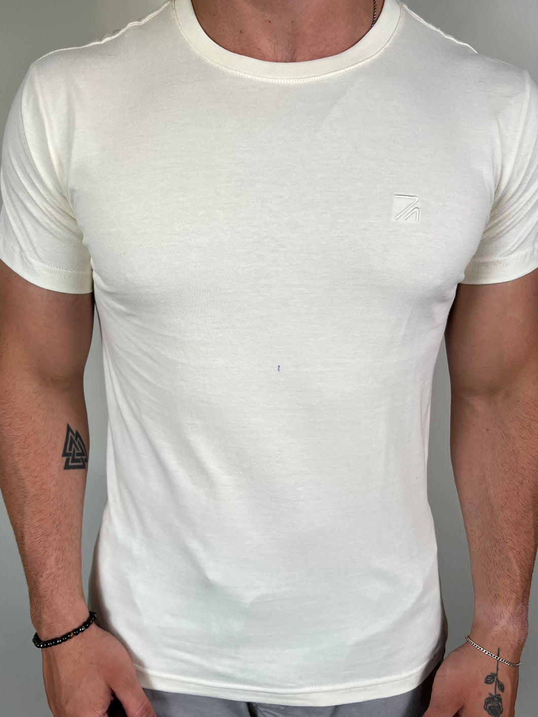 Camiseta RA Básica - Bordado - Off White
