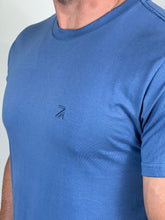 Carregar imagem no visualizador da galeria, Camiseta RA Básica - Bordado - Azul Turquesa
