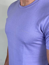 Carregar imagem no visualizador da galeria, Camiseta CK Básica - Lilas
