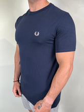 Carregar imagem no visualizador da galeria, Camiseta FP Básica - Azul Marinho Logo Rosa Bordado
