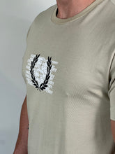 Carregar imagem no visualizador da galeria, Camiseta FP Estampada - Bege Logo Centro Escrito
