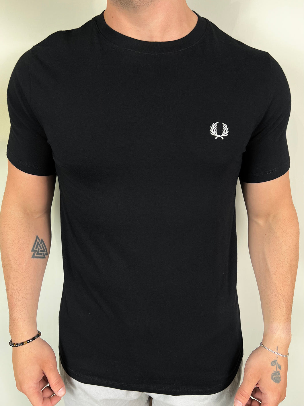 Camiseta FP Básica - Preto Logo Branco Bordado