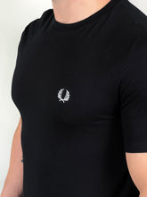 Carregar imagem no visualizador da galeria, Camiseta FP Básica - Preto Logo Branco Bordado
