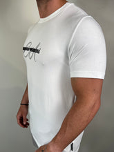 Carregar imagem no visualizador da galeria, Camiseta EA Estampada - Branco Logo Escrito
