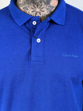 Carregar imagem no visualizador da galeria, Gola Polo CK - Azul Royal

