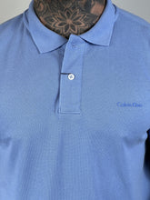 Carregar imagem no visualizador da galeria, Gola Polo CK - Azul Bebê

