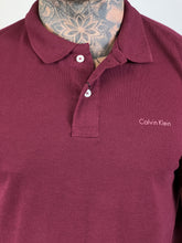 Carregar imagem no visualizador da galeria, Gola Polo CK - Bordo
