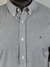 Carregar imagem no visualizador da galeria, Camisa Social TH Listrada - M/L - Preto
