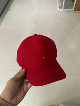 Carregar imagem no visualizador da galeria, Boné Tommy Hilfiger Básico - Vermelho Logo Bordado
