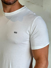Carregar imagem no visualizador da galeria, Camiseta Básica DL - Branco Logo Escrito
