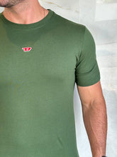 Carregar imagem no visualizador da galeria, Camiseta Básica DL - Verde Musgo Dtlh Centro
