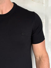 Carregar imagem no visualizador da galeria, Camiseta Básica LC - Preto Logo Bordado
