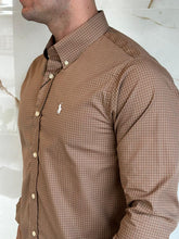 Carregar imagem no visualizador da galeria, Camisa Social RL Quadriculada M/L - Caqui Logo Branco
