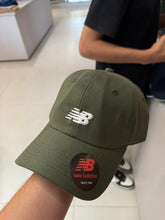 Carregar imagem no visualizador da galeria, Boné New Balance - Verde Logo Listra
