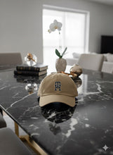 Carregar imagem no visualizador da galeria, Boné TH Bordado - Bege
